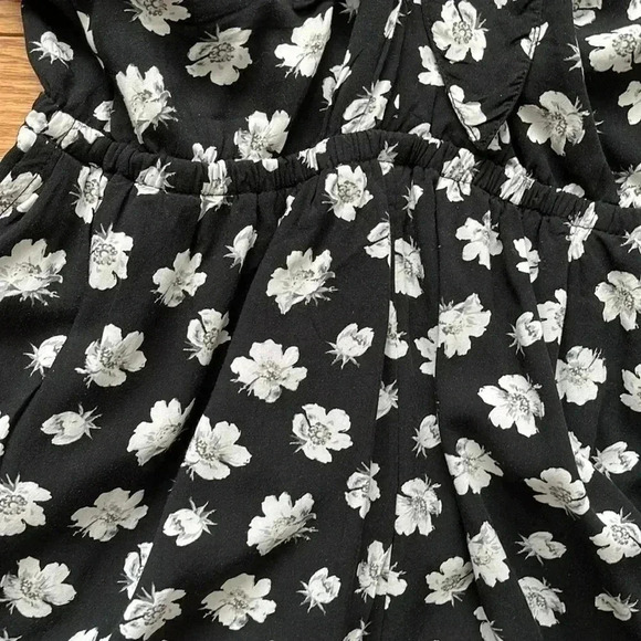 [M]Abercrombie&Fitch  White Floral Viscose Romper - Picture 7 of 9